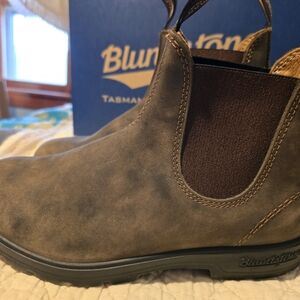 Blundstone Women’s 585 Rustic Brown Chelsea Boot